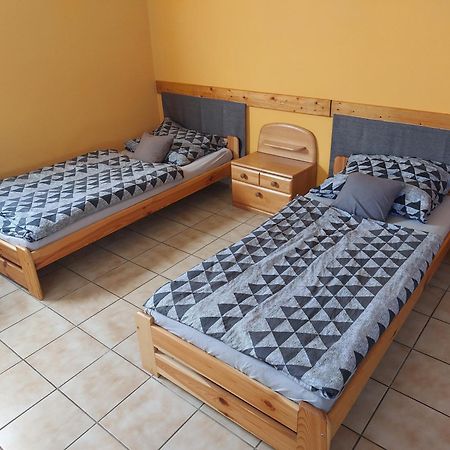 Collingo Belvarosi Szallas Apartment Kazincbarcika Luaran gambar