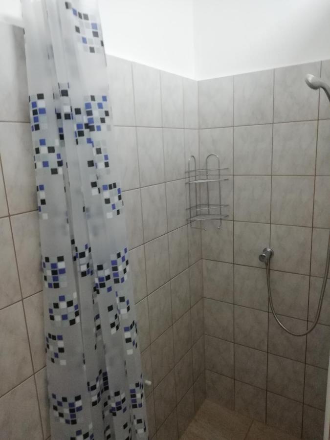 Collingo Belvarosi Szallas Apartment Kazincbarcika Luaran gambar