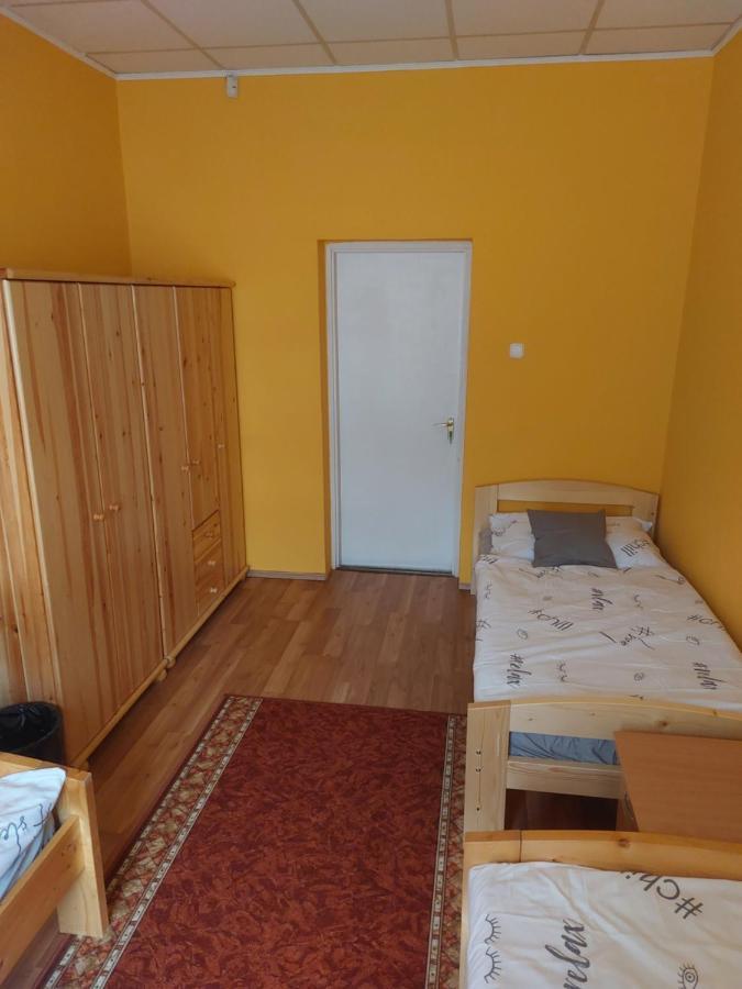 Collingo Belvarosi Szallas Apartment Kazincbarcika Luaran gambar